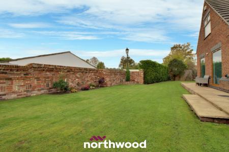 5 bedroom Bungalow for sale in West Court, Thorne, Doncaster, DN8