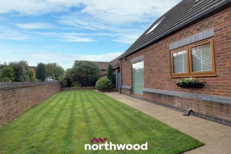 5 bedroom Bungalow for sale in West Court, Thorne, Doncaster, DN8