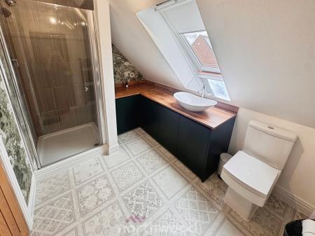 5 bedroom Bungalow for sale in West Court, Thorne, Doncaster, DN8