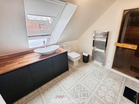 5 bedroom Bungalow for sale in West Court, Thorne, Doncaster, DN8