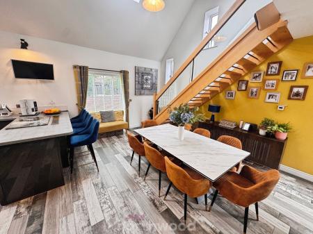 5 bedroom Bungalow for sale in West Court, Thorne, Doncaster, DN8