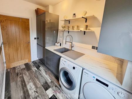 5 bedroom Bungalow for sale in West Court, Thorne, Doncaster, DN8