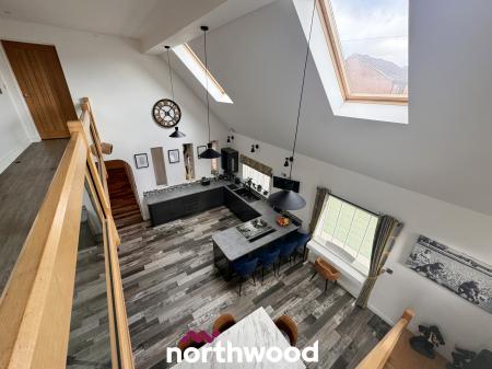 5 bedroom Bungalow for sale in West Court, Thorne, Doncaster, DN8