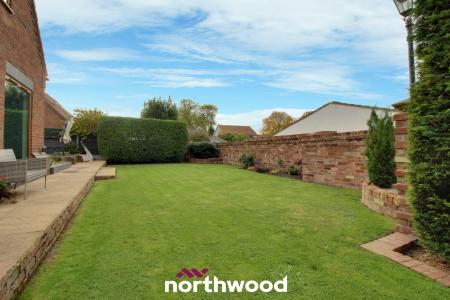5 bedroom Bungalow for sale in West Court, Thorne, Doncaster, DN8