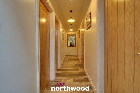 5 bedroom Bungalow for sale in West Court, Thorne, Doncaster, DN8