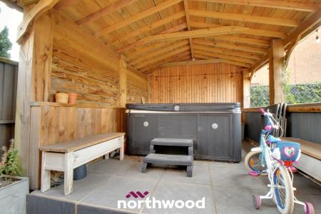 5 bedroom Bungalow for sale in West Court, Thorne, Doncaster, DN8