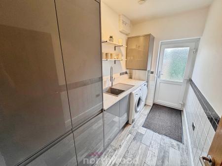 5 bedroom Bungalow for sale in West Court, Thorne, Doncaster, DN8