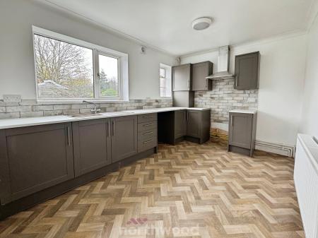 3 bedroom End of terrace house for sale in South Road, Moorends, Doncaster, DN8