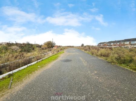 0 bedroom Land (Residential) for sale in Robin Hood Grove, Thorne, DN8
