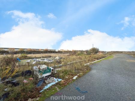 0 bedroom Land (Residential) for sale in Robin Hood Grove, Thorne, DN8