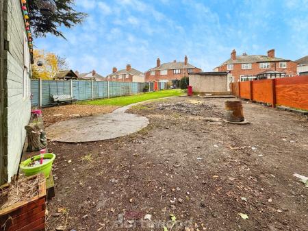 3 bedroom Semi-detached house for sale in Durham Avenue, Thorne, Doncaster, DN8