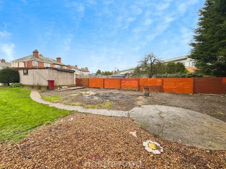 3 bedroom Semi-detached house for sale in Durham Avenue, Thorne, Doncaster, DN8