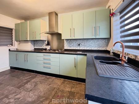 3 bedroom Semi-detached house for sale in Durham Avenue, Thorne, Doncaster, DN8