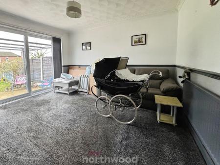 3 bedroom Semi-detached house for sale in Durham Avenue, Thorne, Doncaster, DN8