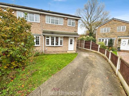3 bedroom Semi-detached house for sale in Amanda Drive, Hatfield, Doncaster, DN7