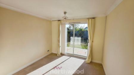 3 bedroom Bungalow for sale in Bellerby Road, Skellow, Doncaster, DN6