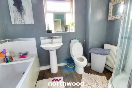 2 bedroom Flat for sale in Brander Close, Balby, Doncaster, DN4