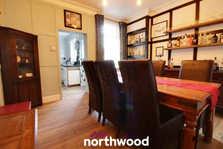 2 bedroom Terraced House for sale in Queen Street, Thorne, Doncaster, DN8