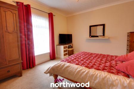 2 bedroom Terraced House for sale in Queen Street, Thorne, Doncaster, DN8