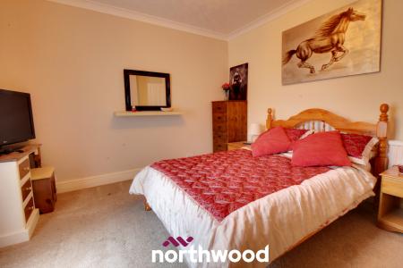 2 bedroom Terraced House for sale in Queen Street, Thorne, Doncaster, DN8