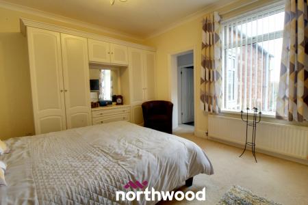 2 bedroom Terraced House for sale in Queen Street, Thorne, Doncaster, DN8