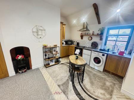 0 bedroom Studio flat to let in 29B Bridge Street, Thorne, Doncaster, DN8