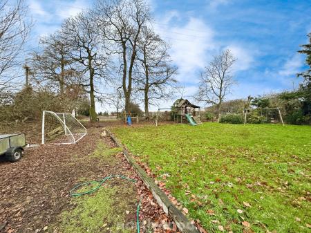 2 bedroom End of terrace house for sale in Cuckoo Park, Rawcliffe, Goole, DN14