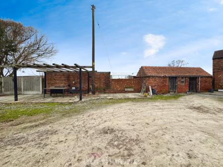 2 bedroom End of terrace house for sale in Cuckoo Park, Rawcliffe, Goole, DN14