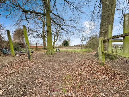 2 bedroom End of terrace house for sale in Cuckoo Park, Rawcliffe, Goole, DN14