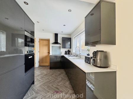 3 bedroom Semi-detached house for sale in Mansion Court Gardens, Thorne, Doncaster, DN8