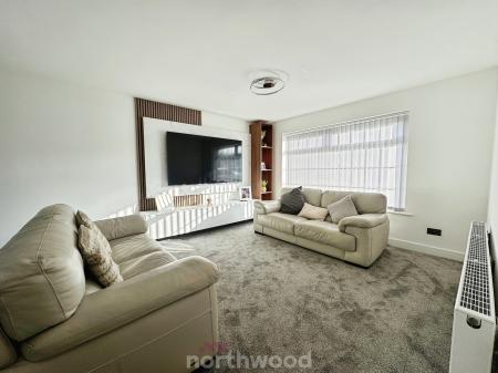 3 bedroom Semi-detached house for sale in Mansion Court Gardens, Thorne, Doncaster, DN8