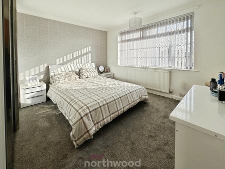 3 bedroom Semi-detached house for sale in Mansion Court Gardens, Thorne, Doncaster, DN8