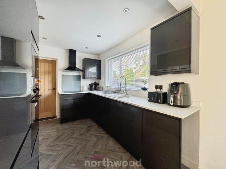 3 bedroom Semi-detached house for sale in Mansion Court Gardens, Thorne, Doncaster, DN8