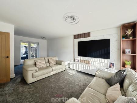 3 bedroom Semi-detached house for sale in Mansion Court Gardens, Thorne, Doncaster, DN8