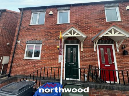 3 bedroom Semi-detached house to let in Church View Gardens, Moorends, Doncaster, DN8