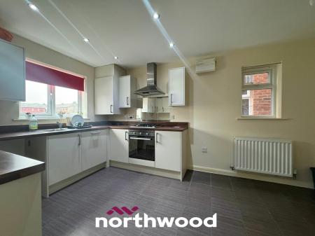3 bedroom Semi-detached house to let in Church View Gardens, Moorends, Doncaster, DN8