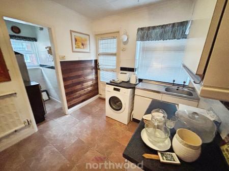 2 bedroom Semi-detached house for sale in Crookesbroom Lane, Hatfield, Doncaster, DN7