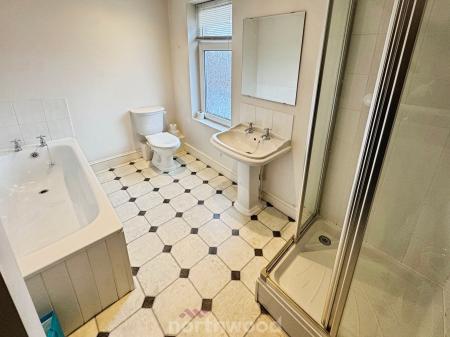 3 bedroom Semi-detached house to let in West Street, Thorne, Doncaster, DN8