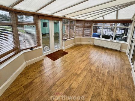 3 bedroom Semi-detached house to let in West Street, Thorne, Doncaster, DN8