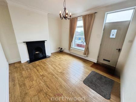 3 bedroom Semi-detached house to let in West Street, Thorne, Doncaster, DN8