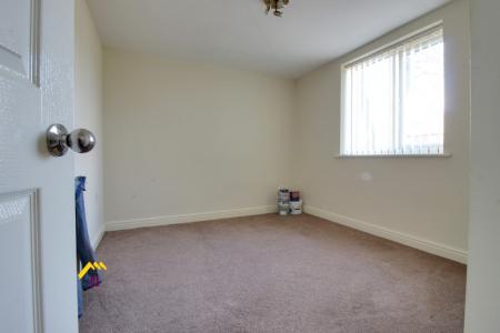 2 bedroom Flat to let in King Edward Road, Thorne, DN8