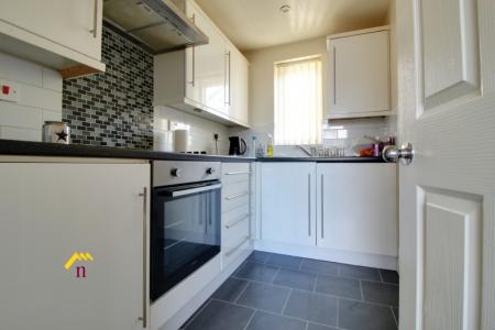 2 bedroom Flat to let in King Edward Road, Thorne, DN8