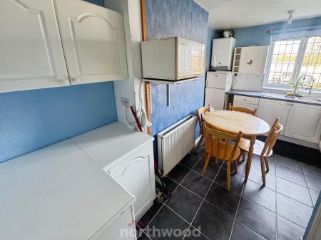 3 bedroom Semi-detached house for sale in Hawthorne Road, Thorne, Doncaster, DN8