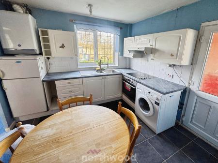 3 bedroom Semi-detached house for sale in Hawthorne Road, Thorne, Doncaster, DN8