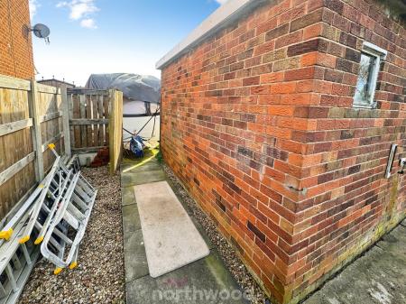 3 bedroom Semi-detached house for sale in Hawthorne Road, Thorne, Doncaster, DN8