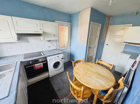 3 bedroom Semi-detached house for sale in Hawthorne Road, Thorne, Doncaster, DN8