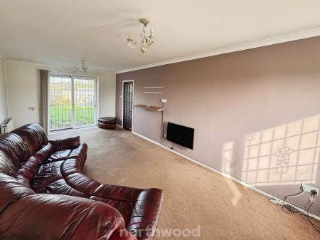 3 bedroom Semi-detached house for sale in Hawthorne Road, Thorne, Doncaster, DN8