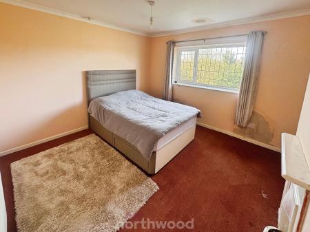 3 bedroom Semi-detached house for sale in Hawthorne Road, Thorne, Doncaster, DN8