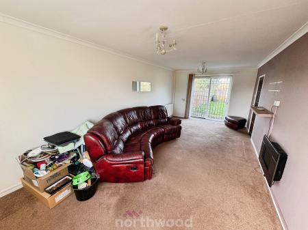 3 bedroom Semi-detached house for sale in Hawthorne Road, Thorne, Doncaster, DN8