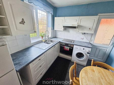 3 bedroom Semi-detached house for sale in Hawthorne Road, Thorne, Doncaster, DN8